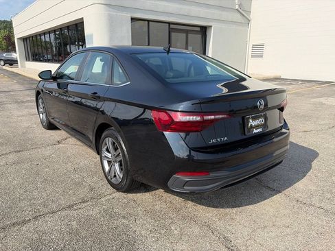 Used 2024 Volkswagen Jetta SE FWD image 3
