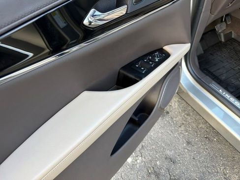 Used 2023 Lincoln Nautilus Reserve image 16