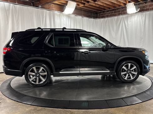 Used 2025 Honda Pilot Touring image 6