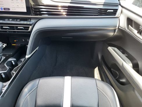 Used 2025 Toyota Camry SE FWD image 27