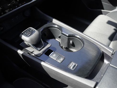 Used 2025 Nissan Rogue SV FWD image 14