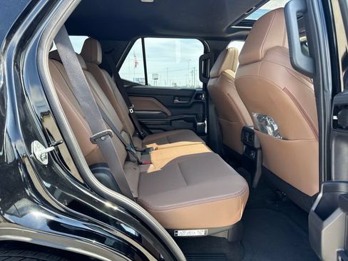 Used 2025 Toyota 4Runner Limited w/ Tow Technology Package AWD/4WD image 13