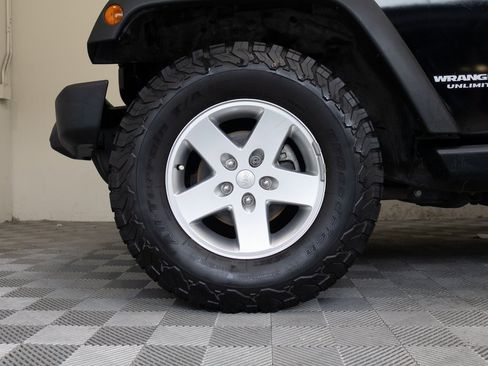 Used 2012 Jeep Wrangler Unlimited Sport image 9