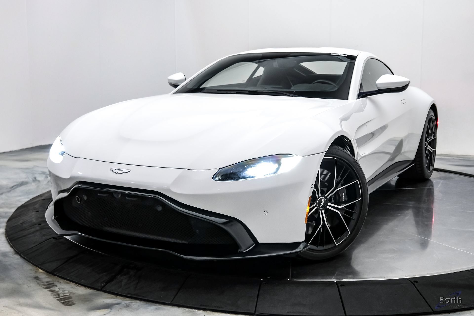 Used 2022 Aston Martin V8 Vantage Coupe RWD image 5