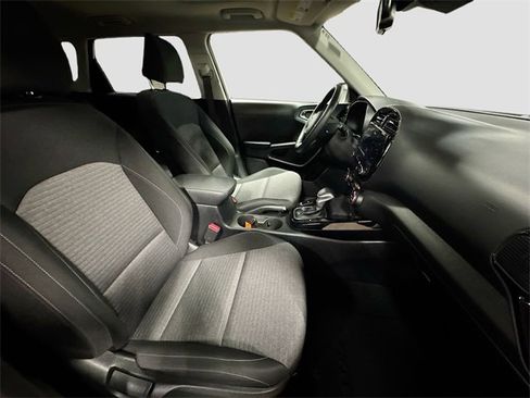 Used 2023 Kia Soul EX image 29