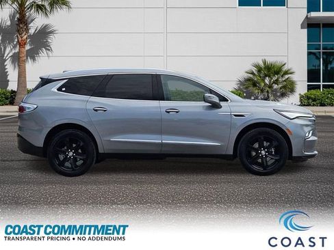 Used 2024 Buick Enclave Essence w/ Experience Buick Package FWD image 5