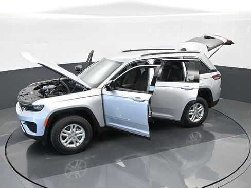 Used 2024 Jeep Grand Cherokee Laredo w/ Trailer Tow Package image 47