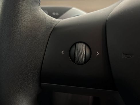 Used 2024 Tesla Model Y Long Range RWD image 25