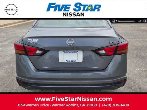 Used 2024 Nissan Altima 2.5 SV FWD image 10