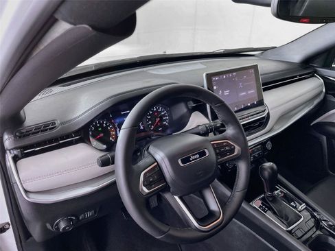 Used 2025 Jeep Compass Limited AWD/4WD image 13