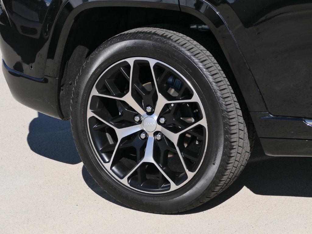 Used 2025 Jeep Grand Cherokee Summit AWD/4WD image 9