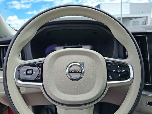 Certified 2024 Volvo XC60 B5 Plus AWD/4WD image 21