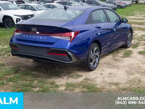 Certified 2025 Hyundai Elantra Sport FWD image 5