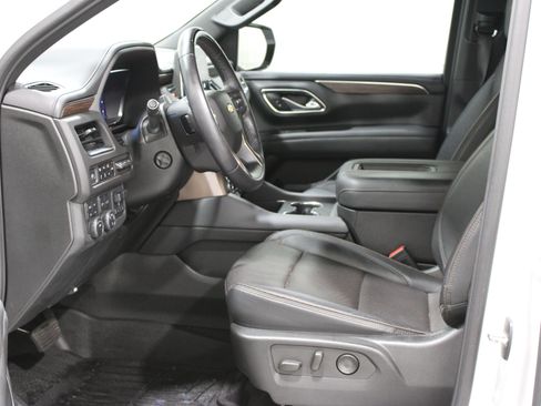 Used 2024 Chevrolet Suburban High Country w/ Advanced Technology Package AWD/4WD image 3