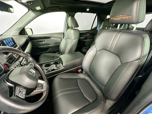 Used 2025 Honda Pilot TrailSport image 27
