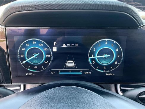 Used 2025 Hyundai Elantra Limited FWD image 20