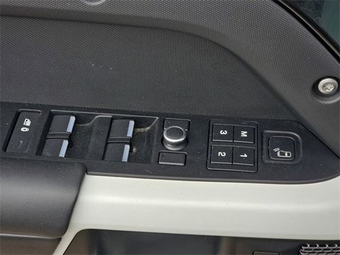 Used 2020 Land Rover Defender 110 HSE image 30