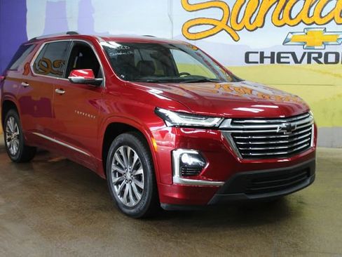 Used 2023 Chevrolet Traverse Premier AWD/4WD image 3