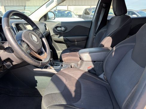 Used 2015 Jeep Cherokee Latitude FWD image 20
