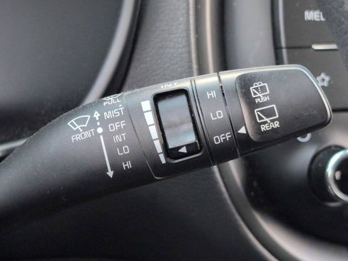 Used 2025 Kia Soul LX w/ LX Technology Package FWD image 24