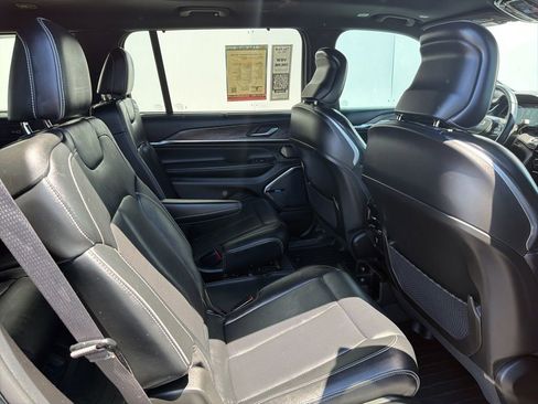 Used 2021 Jeep Grand Cherokee L Overland w/ Luxury Tech Group IV AWD/4WD image 8