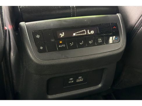 Used 2024 Nissan Pathfinder SV FWD image 14