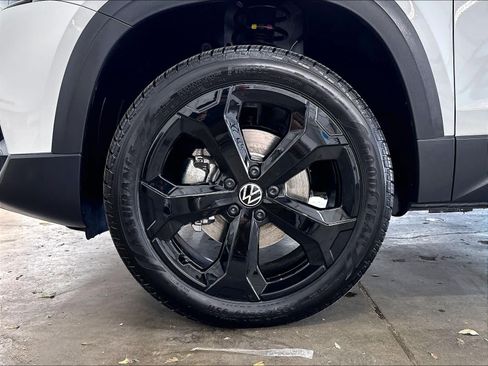 New 2026 Volkswagen Taos SEL AWD/4WD image 13