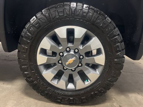 Used 2025 Chevrolet Silverado 2500 Custom w/ Custom Value Package AWD/4WD image 10