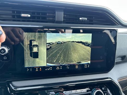 New 2026 GMC Sierra 2500 AT4 AWD/4WD image 25