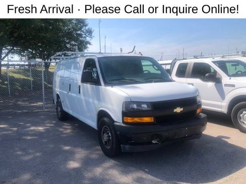Used 2018 Chevrolet Express 2500 w/ Driver Convenience Package RWD image 2