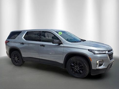 Used 2023 Chevrolet Traverse LS FWD image 2