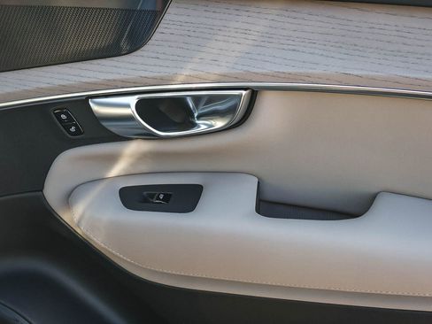 New 2026 Volvo XC90 T8 Plus w/ Protection Package Premier AWD/4WD image 19