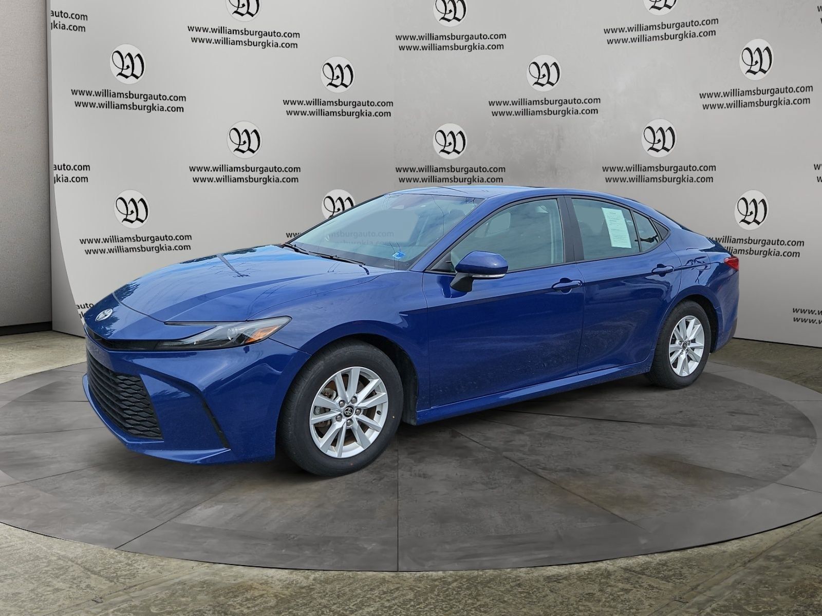 Used 2025 Toyota Camry LE FWD image 1