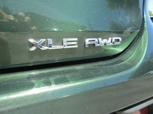 Used 2023 Toyota Highlander XLE AWD/4WD image 7