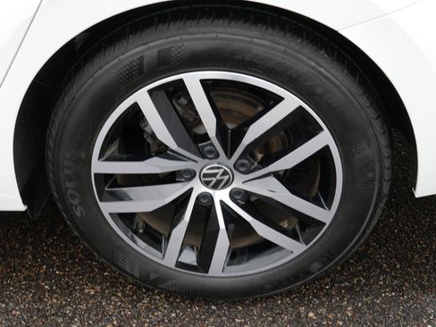 Certified 2025 Volkswagen Jetta SE image 15