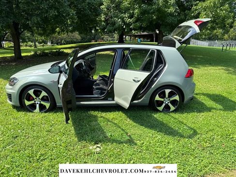 Used 2017 Volkswagen Golf 4-Door FWD image 30