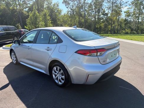 Used 2026 Toyota Corolla LE FWD image 3