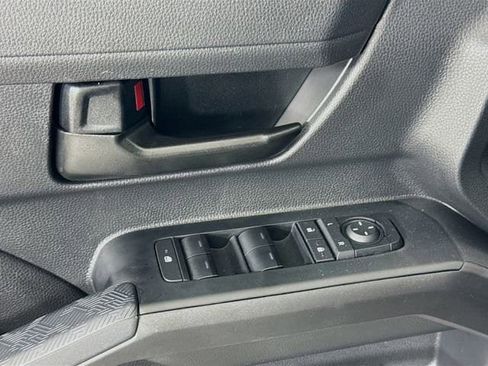 Certified 2025 Toyota Tacoma SR5 AWD/4WD image 17