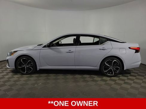 Used 2024 Nissan Altima 2.5 SR w/ SR Premium Package FWD image 5