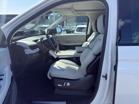New 2026 Lincoln Navigator Reserve AWD/4WD image 12