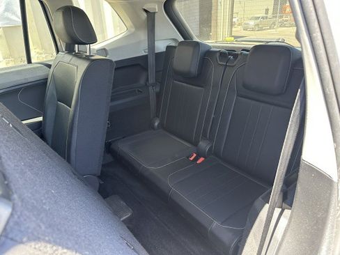 Used 2022 Volkswagen Tiguan SE FWD image 8