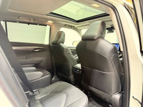 Used 2022 Toyota Highlander Limited image 44