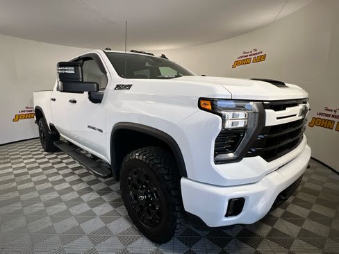 Used 2024 Chevrolet Silverado 3500 LT w/ Z71 Sport Edition AWD/4WD image 8