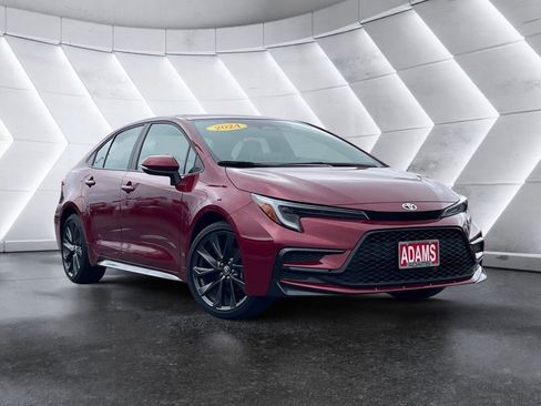 Certified 2025 Toyota Corolla SE image 1