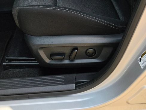 Used 2025 Nissan Rogue SV FWD image 34