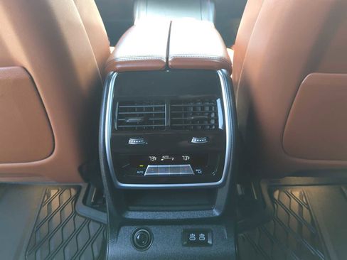 Used 2024 BMW X7 xDrive40i w/ M Sport Package AWD/4WD image 28
