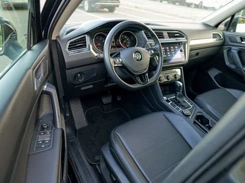 Used 2019 Volkswagen Tiguan SE AWD/4WD image 16