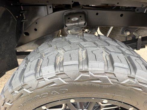 Used 2021 Nissan Titan S RWD image 9