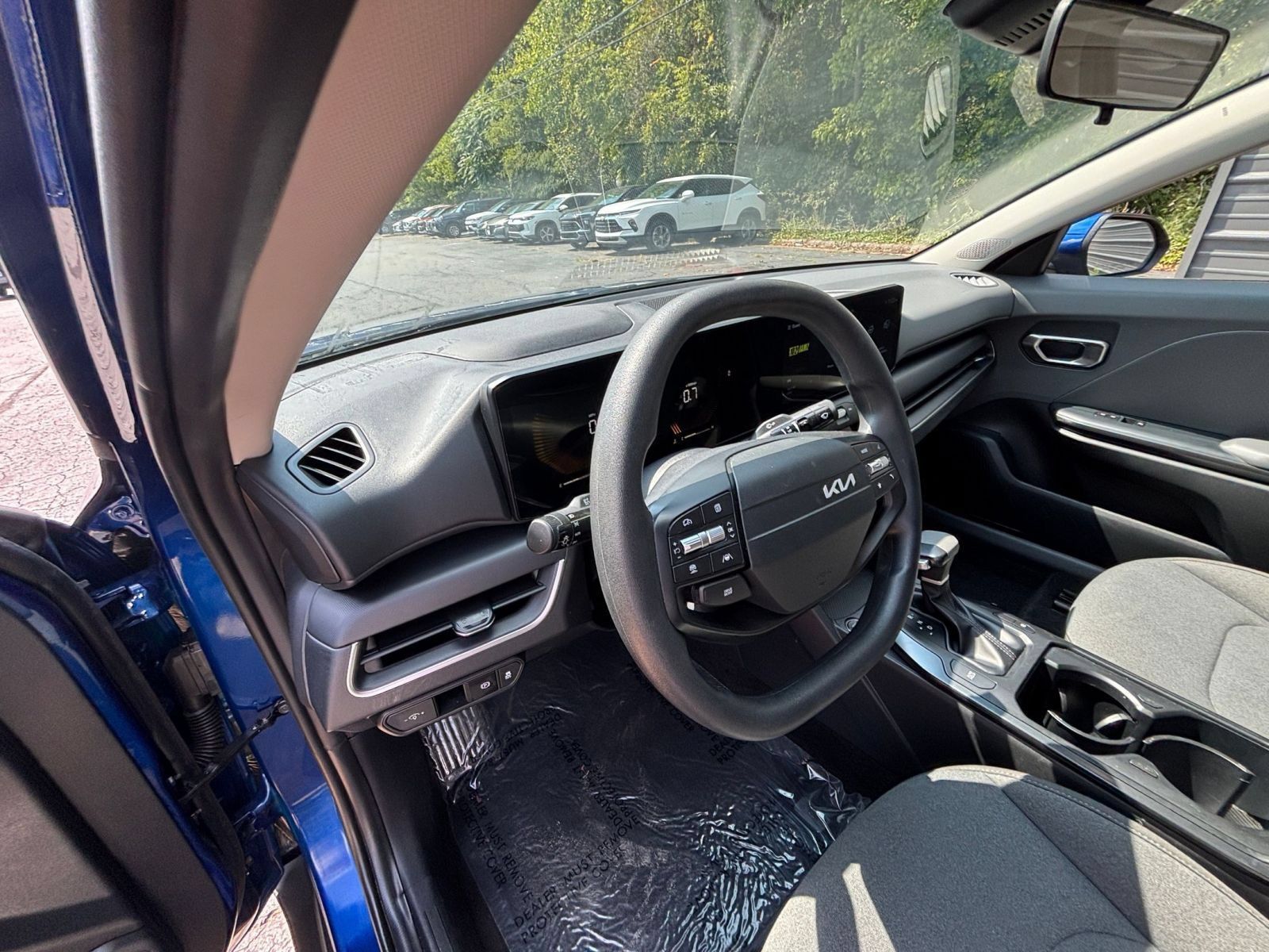 Used 2025 Kia K4 FWD image 29