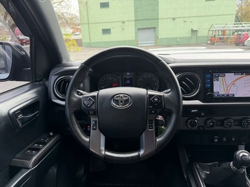 Used 2018 Toyota Tacoma TRD Sport AWD/4WD image 20